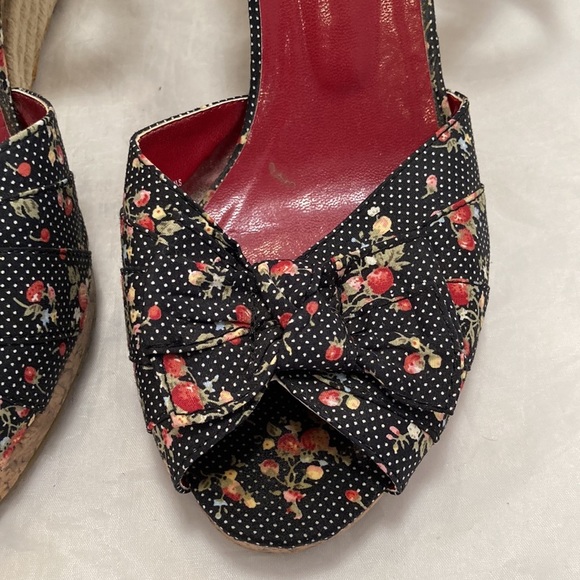 CLIFFS Sandals by White Mountain - Picture 3 of 13